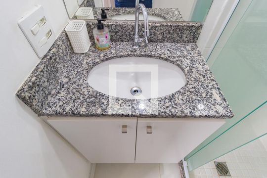 Banheiro de kitnet/studio para alugar com 1 quarto, 20m² em Brás, São Paulo