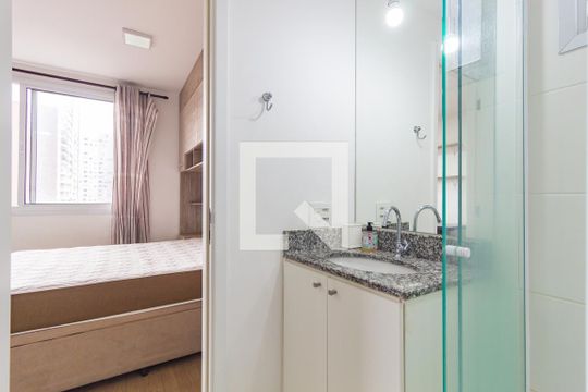Banheiro de kitnet/studio para alugar com 1 quarto, 20m² em Brás, São Paulo