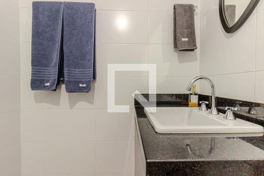 Banheiro de kitnet/studio à venda com 1 quarto, 26m² em Jardim das Acacias, São Paulo
