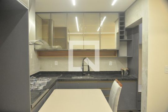 Cozinha de casa à venda com 3 quartos, 160m² em Vila Camilópolis, Santo André