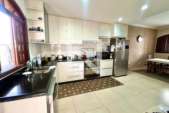 Casa à venda com 4 quartos, 392m² em Santa Monica, Belo Horizonte