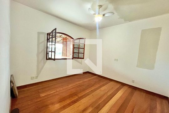 Casa à venda com 4 quartos, 392m² em Santa Monica, Belo Horizonte