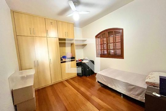 Casa à venda com 4 quartos, 392m² em Santa Monica, Belo Horizonte