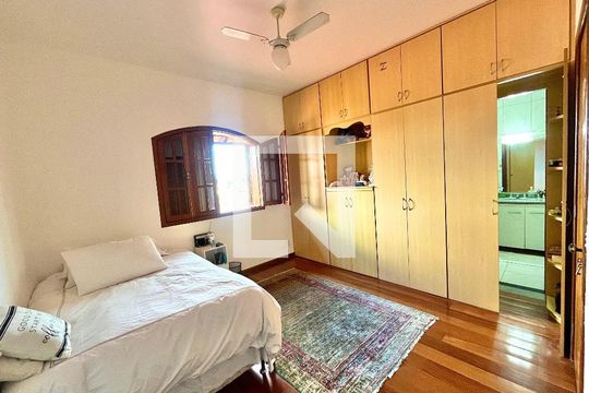 Casa à venda com 4 quartos, 392m² em Santa Monica, Belo Horizonte