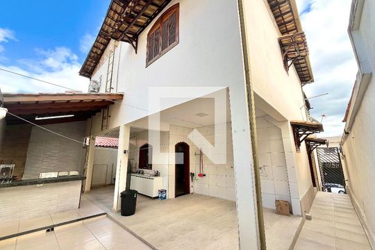 Casa à venda com 4 quartos, 392m² em Santa Monica, Belo Horizonte