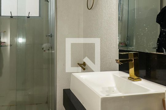 Banheiro de apartamento à venda com 2 quartos, 50m² em Jardim Dona Leopoldina, Porto Alegre