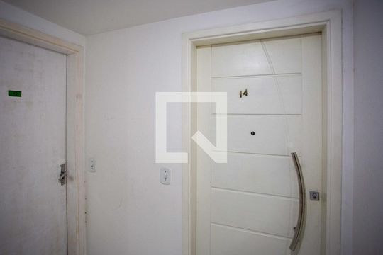 Hall de entrada de apartamento à venda com 2 quartos, 42m² em Canhema, Diadema