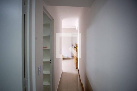 Corredor de apartamento à venda com 2 quartos, 42m² em Canhema, Diadema