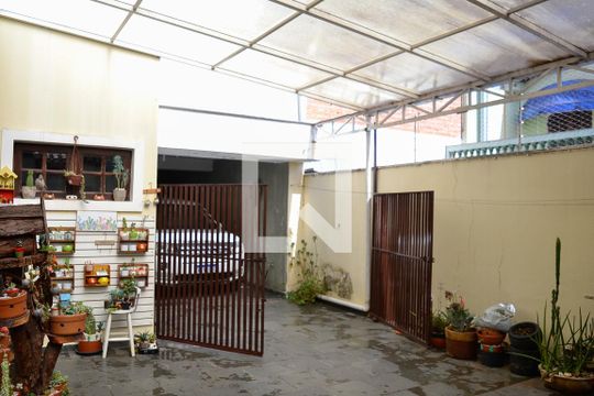 Area externa de casa para alugar com 3 quartos, 321m² em Jardim Utinga, Santo André