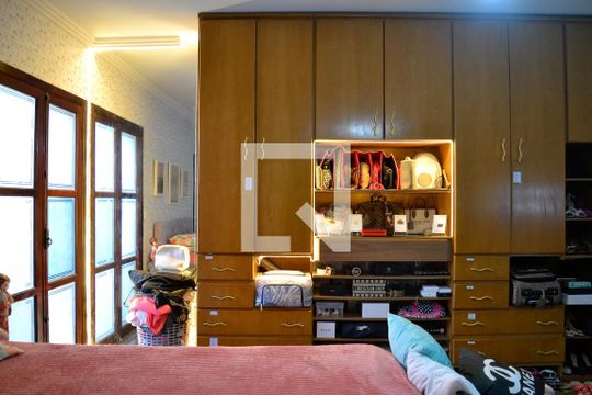 Suíte de casa para alugar com 3 quartos, 321m² em Jardim Utinga, Santo André