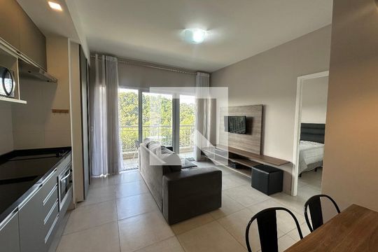 Sala de apartamento à venda com 1 quarto, 50m² em Residencial Tambore Iii, Santana de Parnaíba