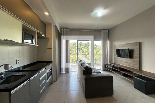 Sala de apartamento à venda com 1 quarto, 50m² em Residencial Tambore Iii, Santana de Parnaíba