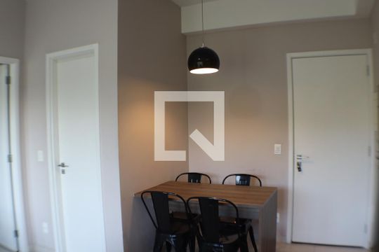 Sala de apartamento à venda com 1 quarto, 50m² em Residencial Tambore Iii, Santana de Parnaíba