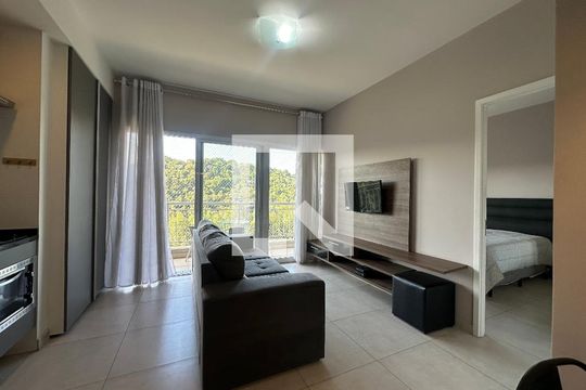Sala de apartamento à venda com 1 quarto, 50m² em Residencial Tambore Iii, Santana de Parnaíba