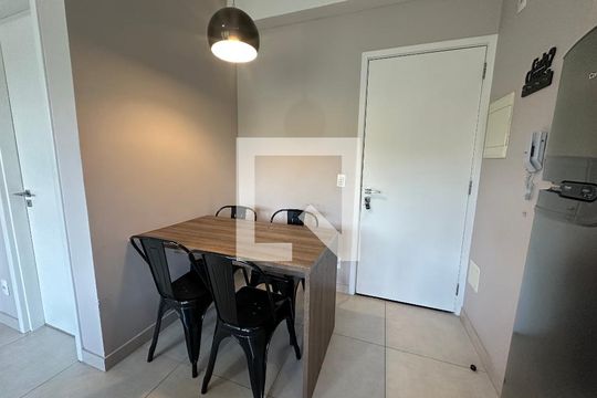 Sala de apartamento à venda com 1 quarto, 50m² em Residencial Tambore Iii, Santana de Parnaíba