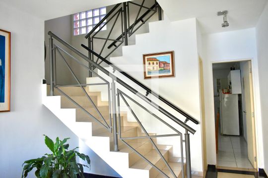 Escadas de casa à venda com 3 quartos, 133m² em Vila da Saúde, São Paulo
