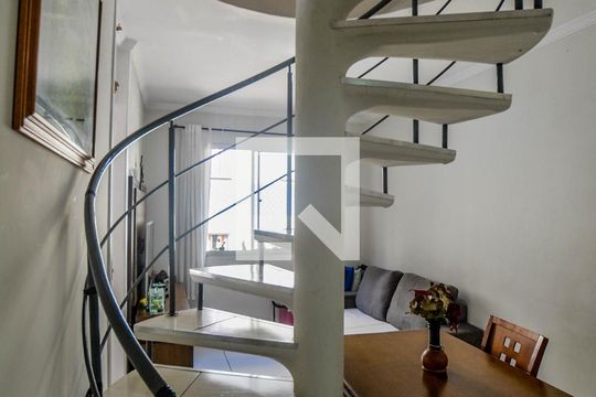 Escada de apartamento à venda com 2 quartos, 106m² em Vila Lutécia, Santo André