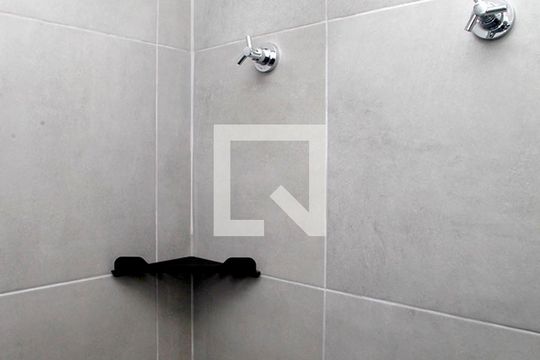 Banheiro de kitnet/studio para alugar com 1 quarto, 12m² em Bom Fim, Porto Alegre