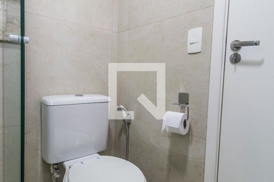 Banheiro da Suíte de apartamento à venda com 2 quartos, 74m² em Empresarial 18 do Forte, Barueri