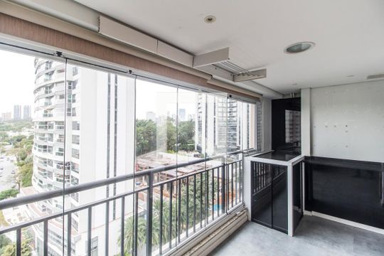 Sala de TV de apartamento à venda com 2 quartos, 74m² em Empresarial 18 do Forte, Barueri