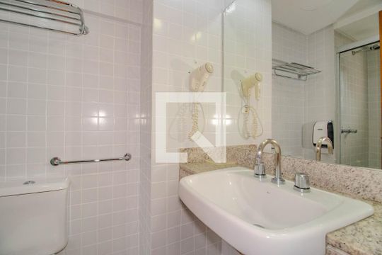 Banheiro de kitnet/studio à venda com 1 quarto, 29m² em Moinhos de Vento, Porto Alegre
