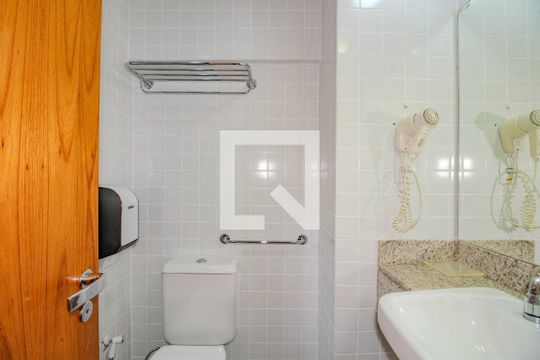 Banheiro de kitnet/studio à venda com 1 quarto, 29m² em Moinhos de Vento, Porto Alegre