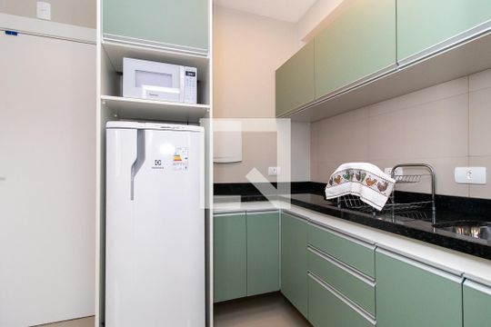 Cozinha - Armários de kitnet/studio para alugar com 1 quarto, 21m² em Centro, Curitiba