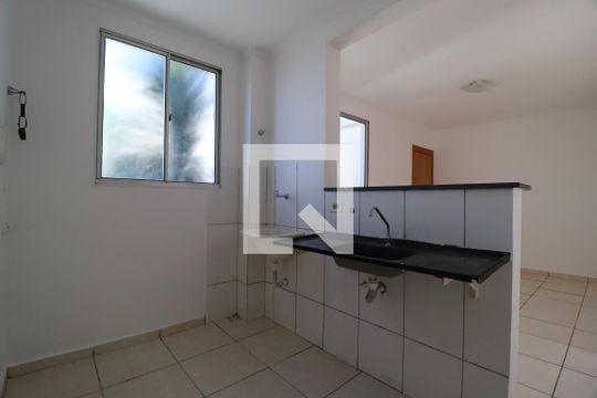 Cozinha de apartamento para alugar com 2 quartos, 44m² em Aclimação, Uberlândia