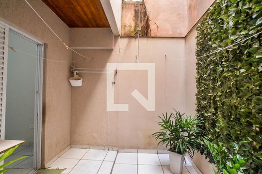 Quintal da suíte de apartamento para alugar com 3 quartos, 84m² em Vila Alzira, Santo André
