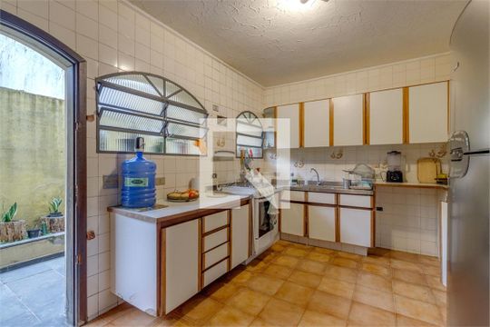 Casa à venda com 4 quartos, 329m² em Jardim Francisco Mendes, São Paulo