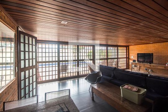 Sala de TV de casa à venda com 4 quartos, 480m² em Alphaville, Santana de Parnaíba