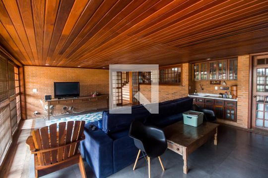 Sala de TV de casa à venda com 4 quartos, 480m² em Alphaville, Santana de Parnaíba