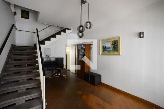 Sala de casa à venda com 2 quartos, 126m² em Vila Moinho Velho, São Paulo