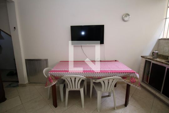 Cozinha de casa para alugar com 1 quarto, 60m² em Irajá, Rio de Janeiro