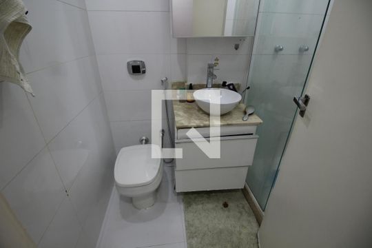 Banheiro Social de apartamento à venda com 1 quarto, 50m² em Jacarepaguá, Rio de Janeiro