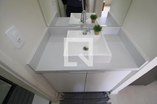 Banheiro de apartamento para alugar com 2 quartos, 36m² em Parada Inglesa, São Paulo