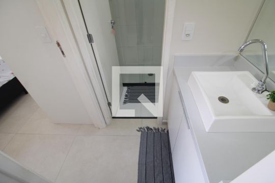 Banheiro de apartamento para alugar com 2 quartos, 36m² em Parada Inglesa, São Paulo