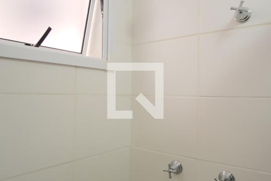 Banheiro Social de apartamento à venda com 3 quartos, 65m² em Guaiauna, São Paulo