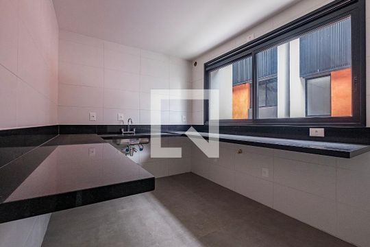 Cozinha de casa de condomínio à venda com 3 quartos, 225m² em Vila Madalena, São Paulo
