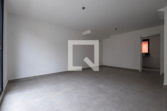 Sala de casa de condomínio à venda com 3 quartos, 225m² em Vila Madalena, São Paulo
