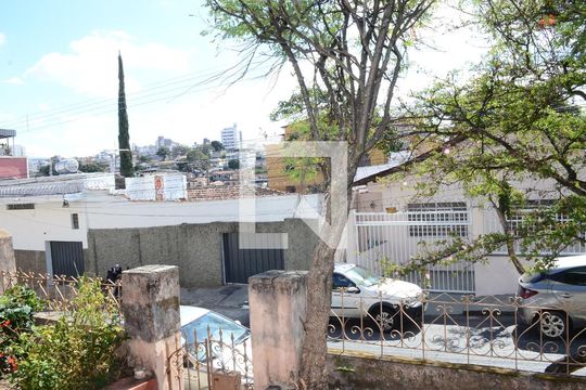 Área externa de casa à venda com 3 quartos, 300m² em Carlos Prates, Belo Horizonte