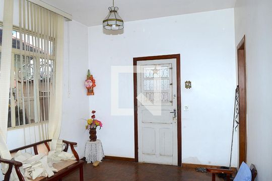 Detalhe Sala de casa à venda com 3 quartos, 300m² em Carlos Prates, Belo Horizonte