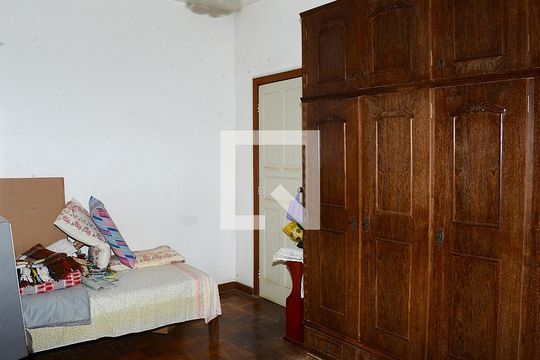 Quarto 2 de casa à venda com 3 quartos, 300m² em Carlos Prates, Belo Horizonte