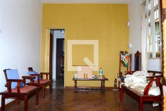 Casa à venda com 3 quartos, 300m² em Carlos Prates, Belo Horizonte