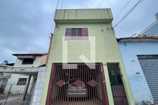 Fachada de casa para alugar com 3 quartos, 190m² em Jardim Coimbra, São Paulo