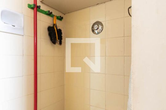Banheiro de serviço de apartamento à venda com 3 quartos, 90m² em Tijuca, Rio de Janeiro