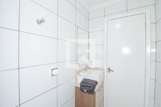 Banheiro de apartamento para alugar com 2 quartos, 58m² em Macedo, Guarulhos