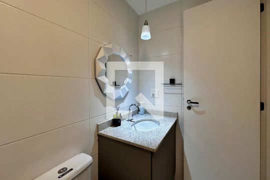 Banheiro de kitnet/studio à venda com 1 quarto, 30m² em Campo Belo, São Paulo