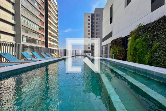 Piscina de kitnet/studio à venda com 1 quarto, 30m² em Campo Belo, São Paulo
