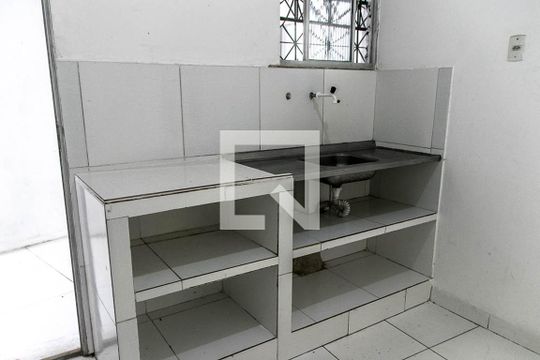 Cozinha de casa para alugar com 3 quartos, 65m² em Tancredo Neves, Salvador